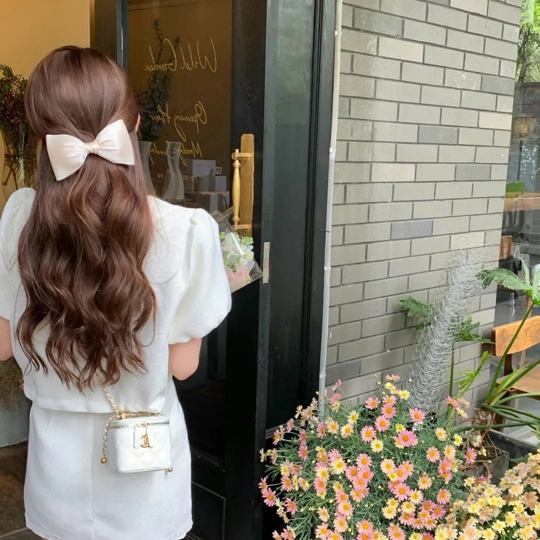 中央舞台：踮起脚尖